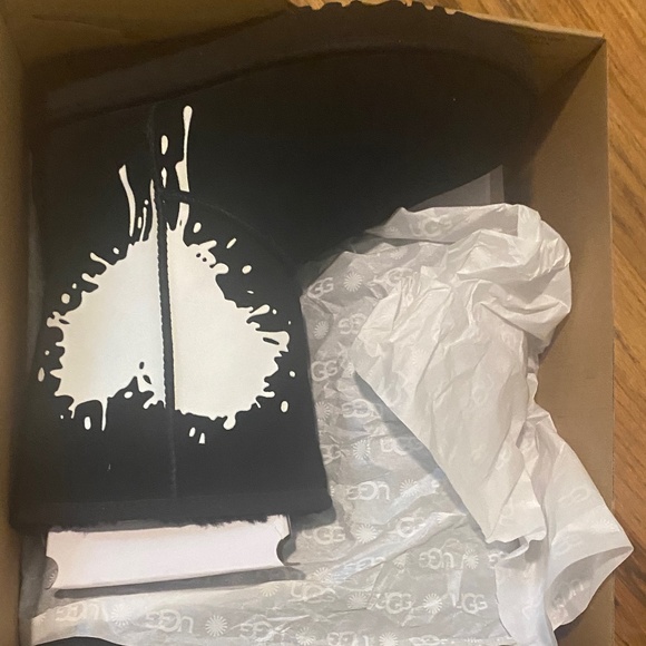 Black Ugg boots - Picture 11 of 11